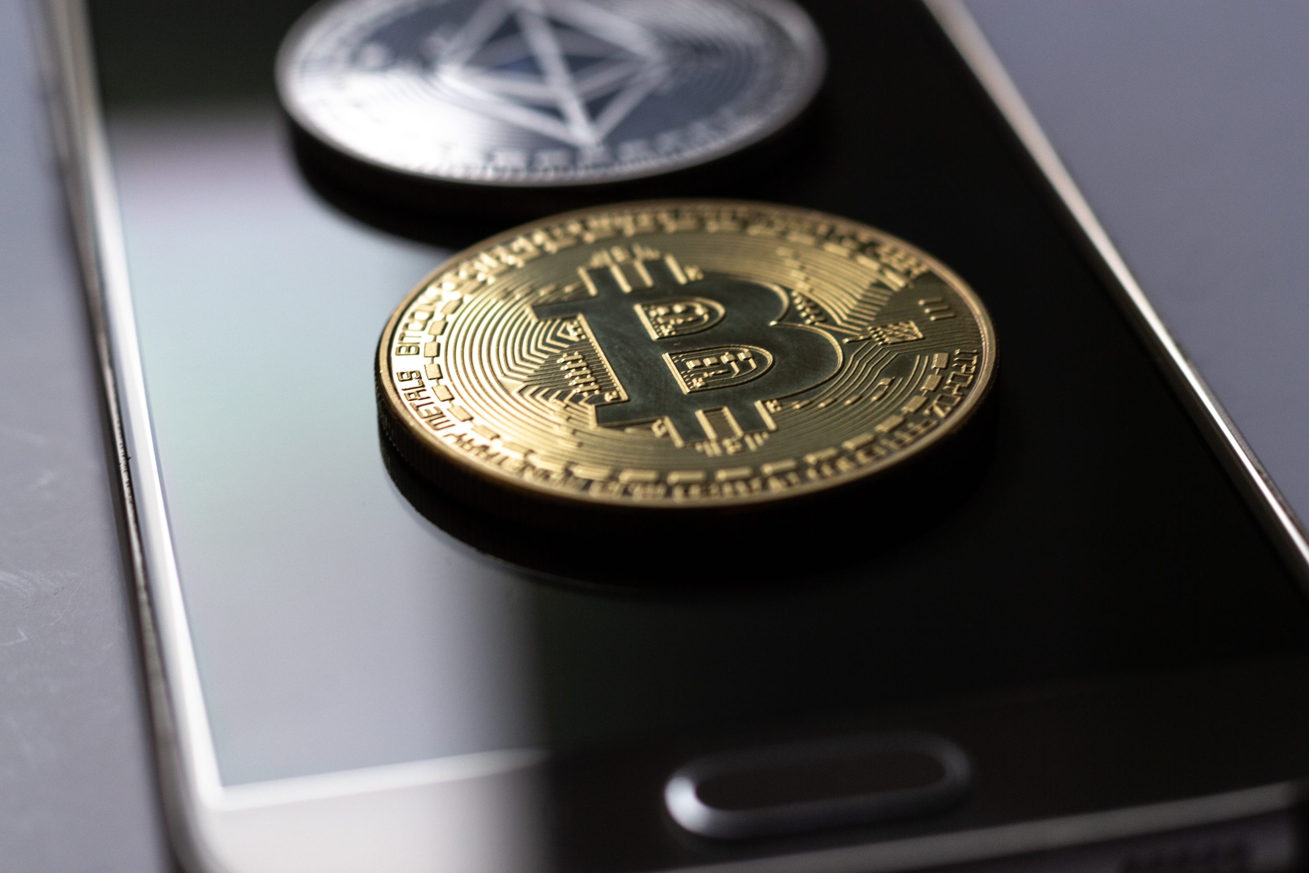 Cómo elegir criptomoneda para operar con IA